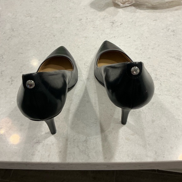 MICHAEL Michael Kors Black Pointed Leather Pumps - Picture 3 of 7